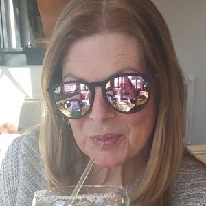 Meet your Posher, Deborah